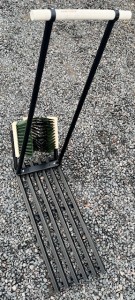 Kantosen rappuralli, jossa on seisontatuki asennettuna kiinni rappuralliin.