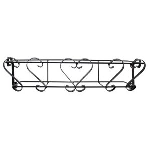 Metallinen ässäsydän-kuvioinen teline 60cm mittaiselle kukkalaatikolle, musta. Seinäkiinnitys.